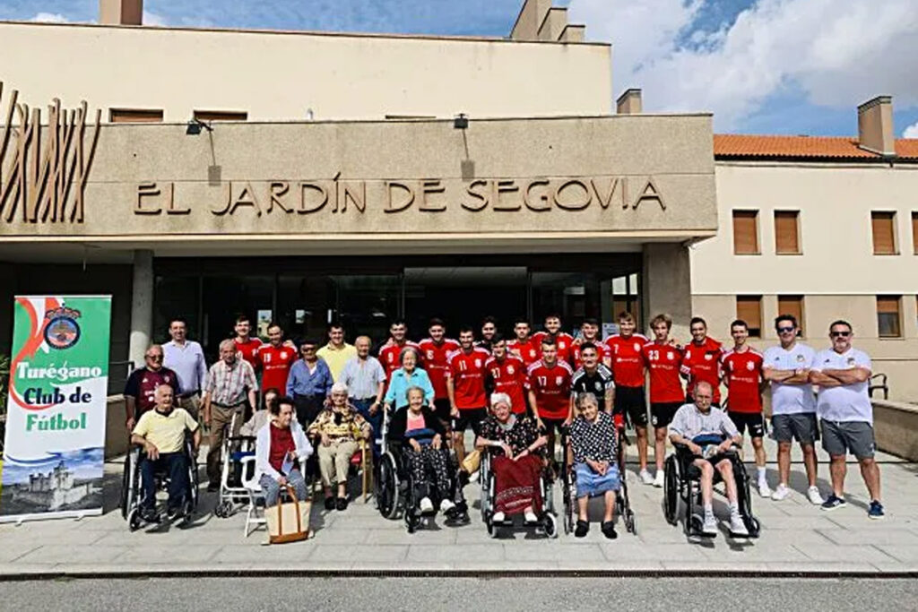 Noticia visita equipo Turéganao